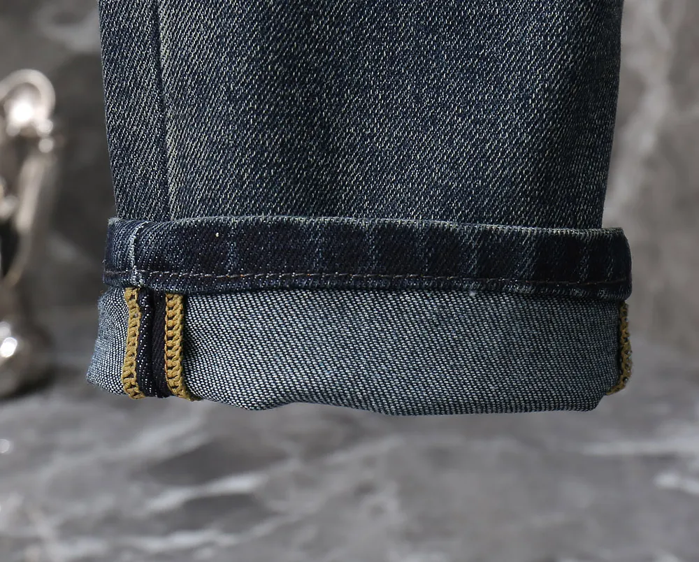 P230 POLO 2025 Autumn and Winter European Counter New Style, Super A Purchasing Level Overseas Trading Company Order Source, Top Original High-end Men's Customized Fashion Slim Small Straight Jeans 0999～6 Color: Heavy craftsmanship, fried sand and water, picture color Size: 29-40 Fabric: Denim washed jeans! Luxurious experience. Customer-supplied trade channel. The simple and charming classic trousers are made of customer-supplied denim. The texture is thick, comfortable and breathable. The high-quality tailoring is top-notch, and the overall design is very refined. The cuffing design on the inside and outside is perfect, and the use of poly-strand mechanical needle edge-sealing technology highlights the brand's luxurious inner charm. The brand logo is full and thick, and the chiseled buttons are thick and rigorous, bringing a new fashion taste to this mediocre trousers!  Excipients: Complete with three standards